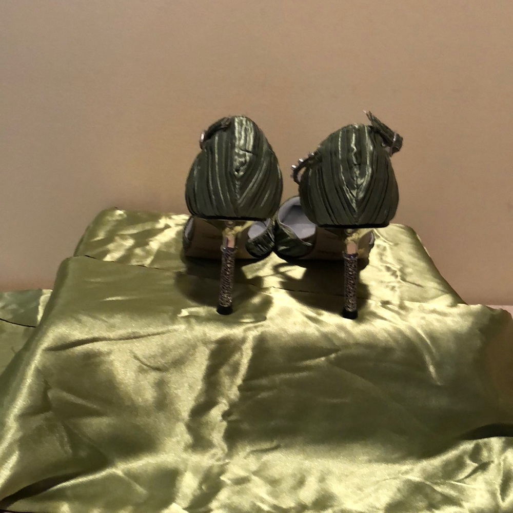 High Heels - Picture 3 of 6